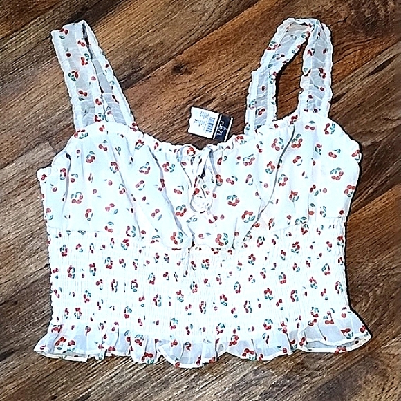 Rue21 Tops - Rue 21 NWT crop top size XL white with light red and green cherries.